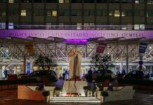 Il tumore del Papa e gli avvoltoi del “lui sì, noi no”
